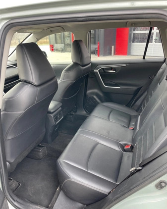 Toyota RAV4 cena 110000 przebieg: 161000, rok produkcji 2020 z Kleczew małe 121